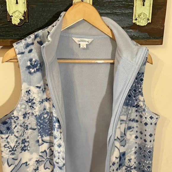 2/$30 Northern Traditions Blue and White Nature Fleece Vest - Picture 12 of 15